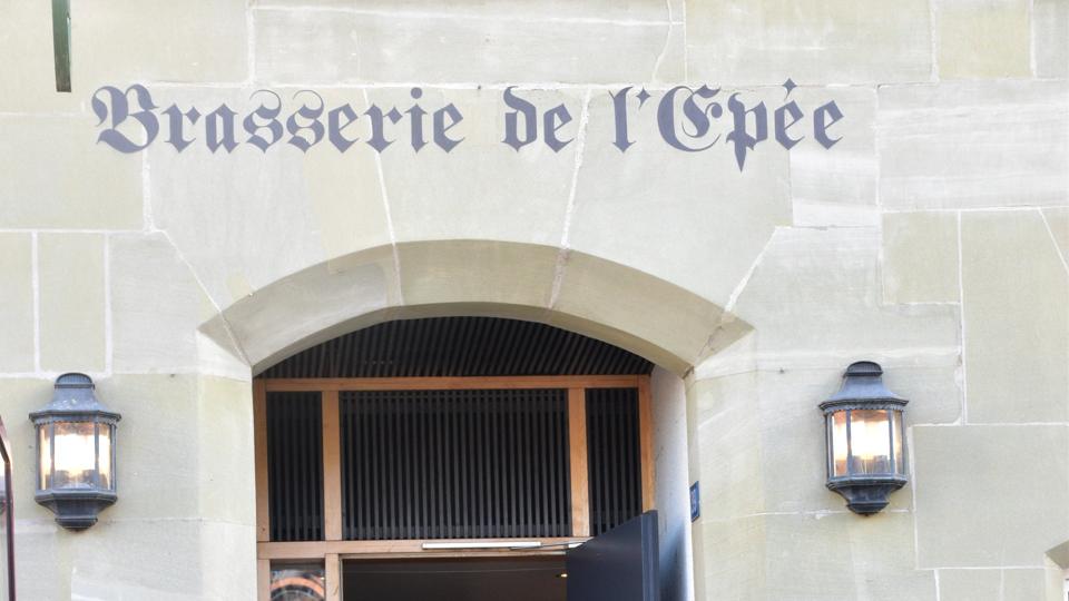 L'entrée de la Brasserie de l'Épée, Planche-Supérieure 39
