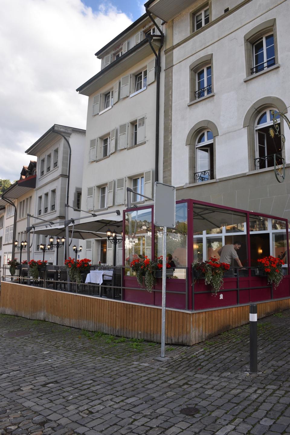 La façade et la terrasse sur la Planche-Supérieure