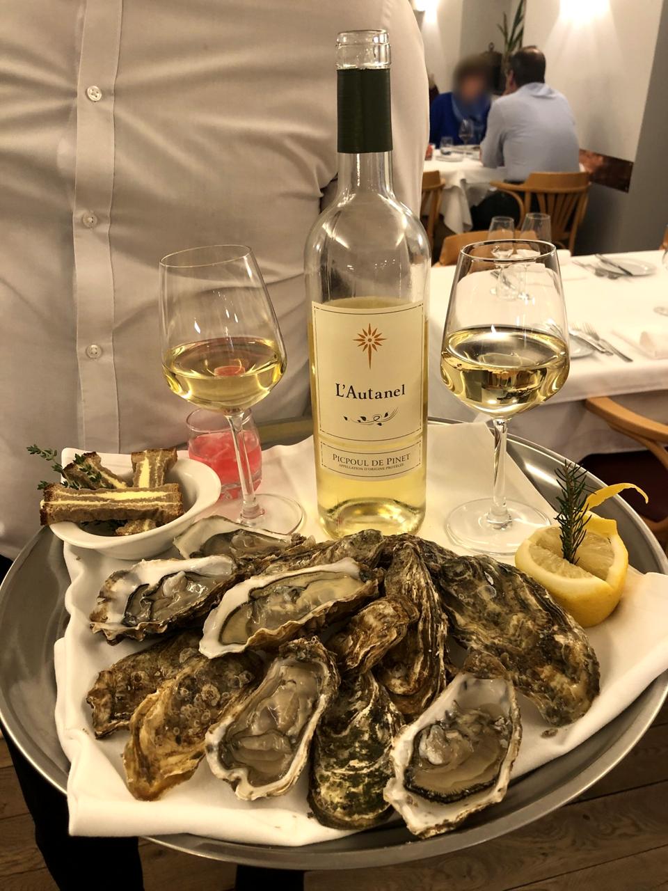 Huîtres et vin blanc